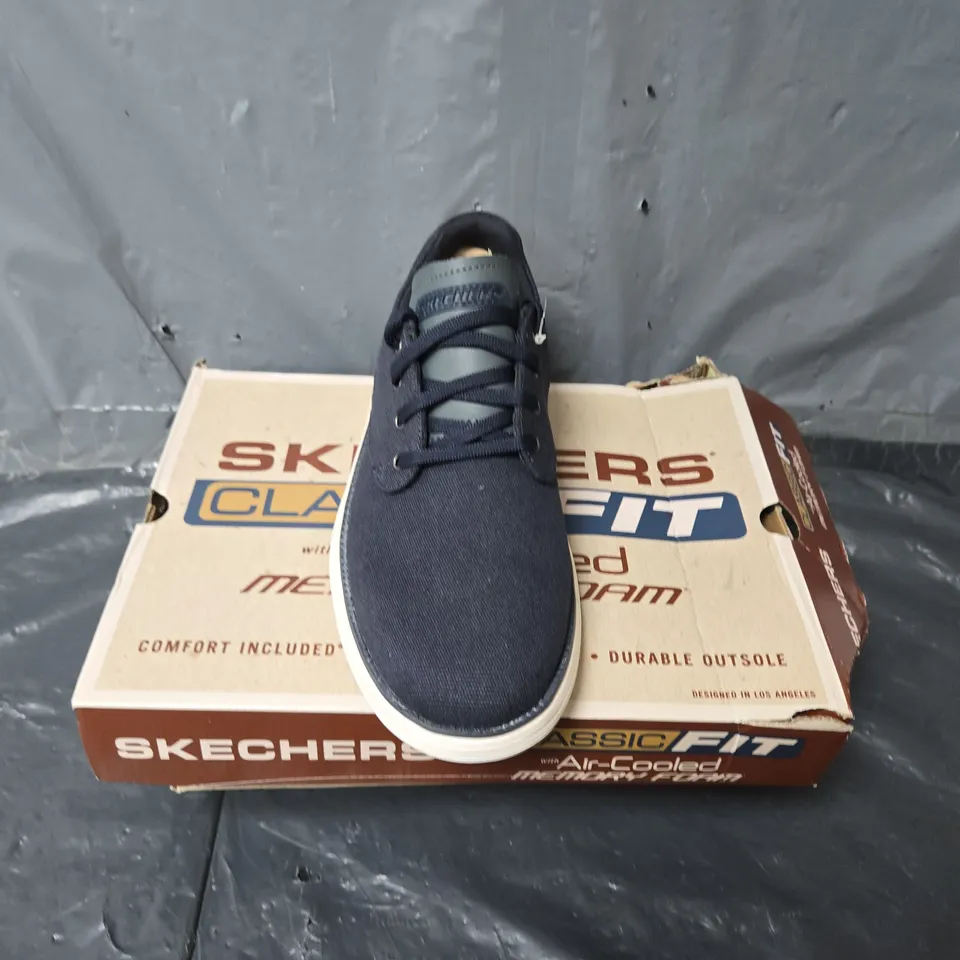 BOXED PAIR OF SKECHERS BURBANK TRAINERS IN NAVY - UK 8