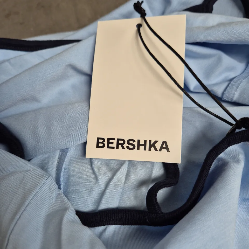 BERSHKA LIGHT BLUE CAMISOLE TOP WITH NAVY TRIM – WOMEN'S SIZE M