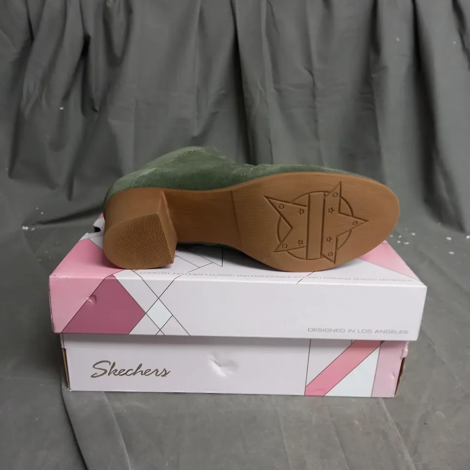 BOXED PAIR OF SKECHERS WATER RESISTANT CITY BOOTS IN OLIVE SIZE 5.5