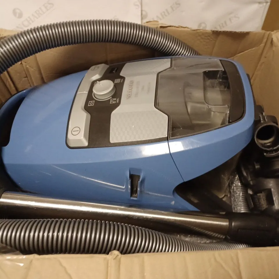 MIELE BLIZZARD CXI BAGLESS HOOVER