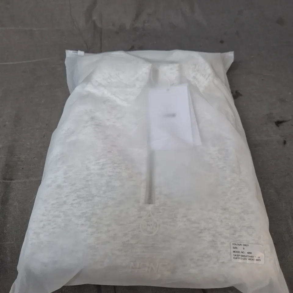 GREY 1/4 ZIP SWEATSHIRT WITH CUFFED LEG SWEATPANTS SET – SIZE S (MODEL 4256)