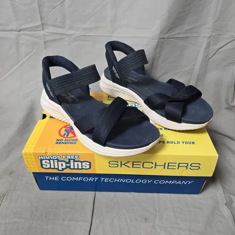 BOXED PAIR OF SKECHERS ULTRA FLEX OPEN TOE SANDALS IN NAVY SIZE 6.5