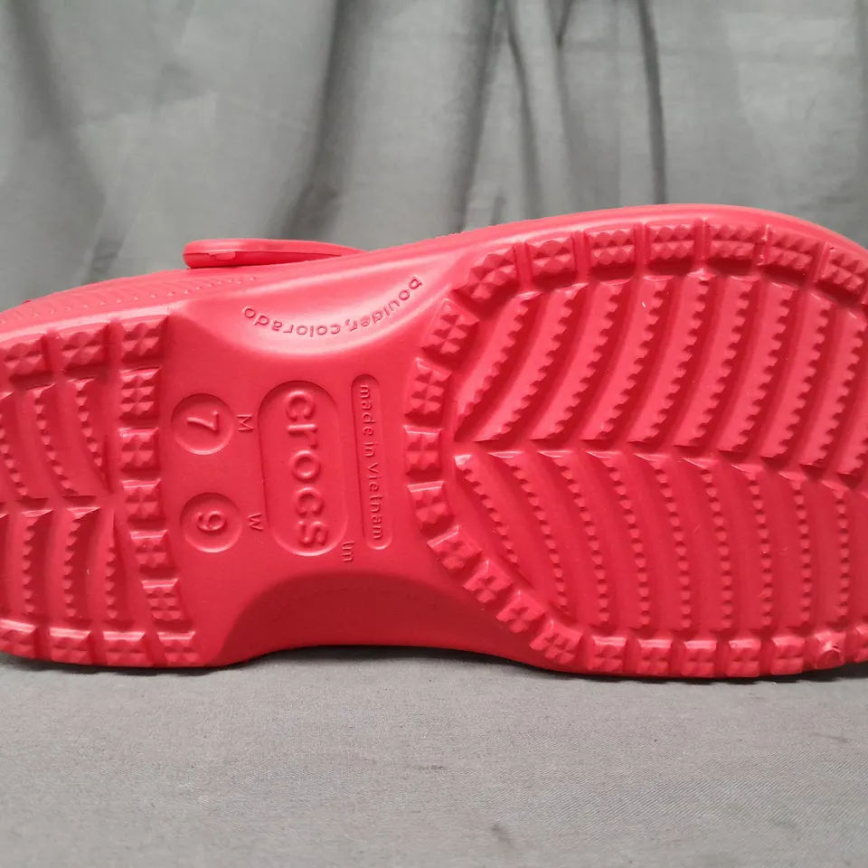 PAIR OF CROCS CLASSICS IN RED UK SIZE M6/W7