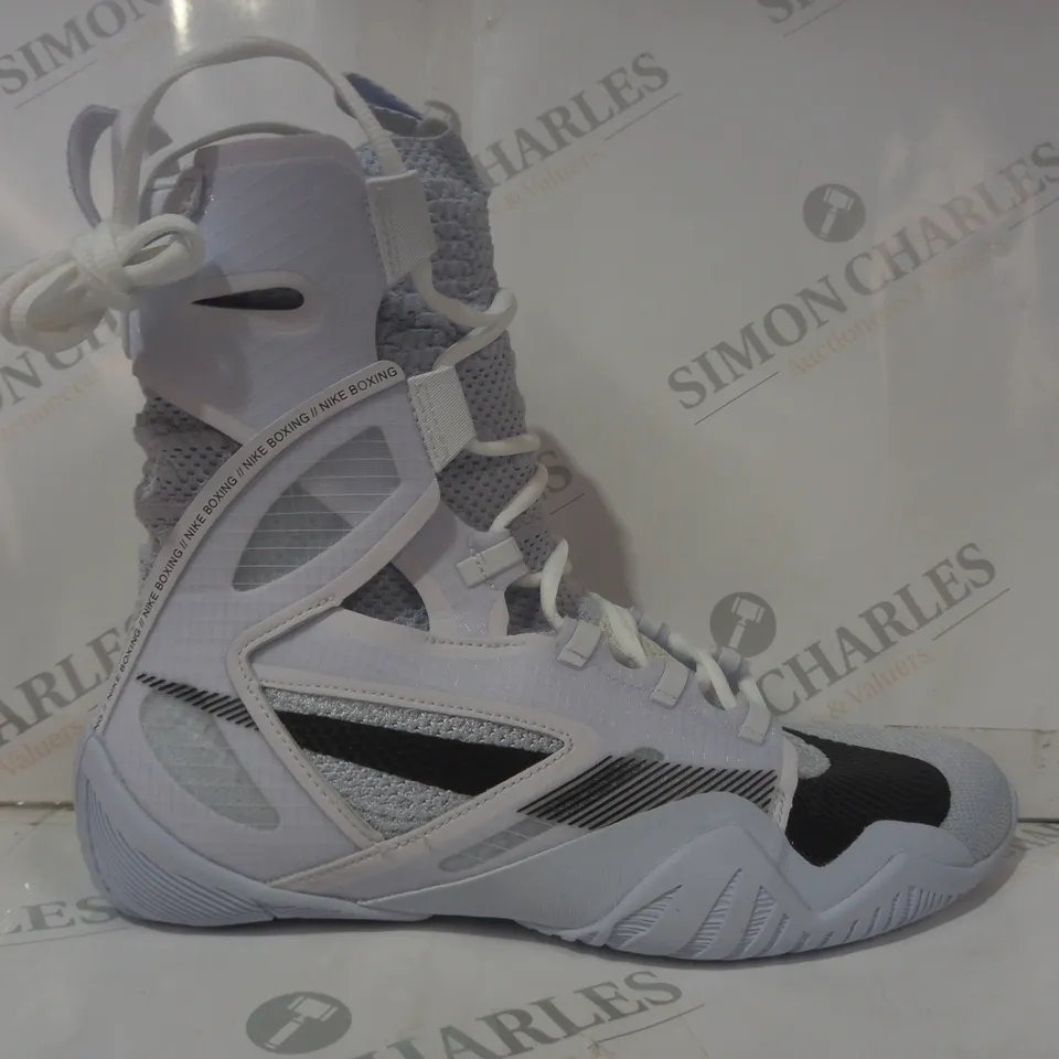 BOXED PAIR OF NIKE HYPERKO 2.0 IN WHITE/BLACK/GREY UK SIZE 10