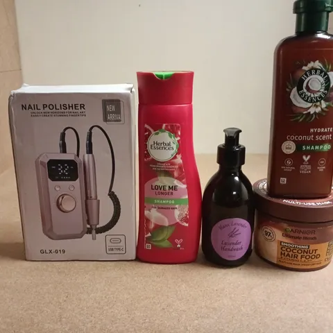 APPROXIMATELY 15 ASSORTED HEALTH & BEAUTY PRODUCTS TO INCLUDE HERBAL ESSENCES , NAIL POLISHER AND COCNUT HAIR FOOD