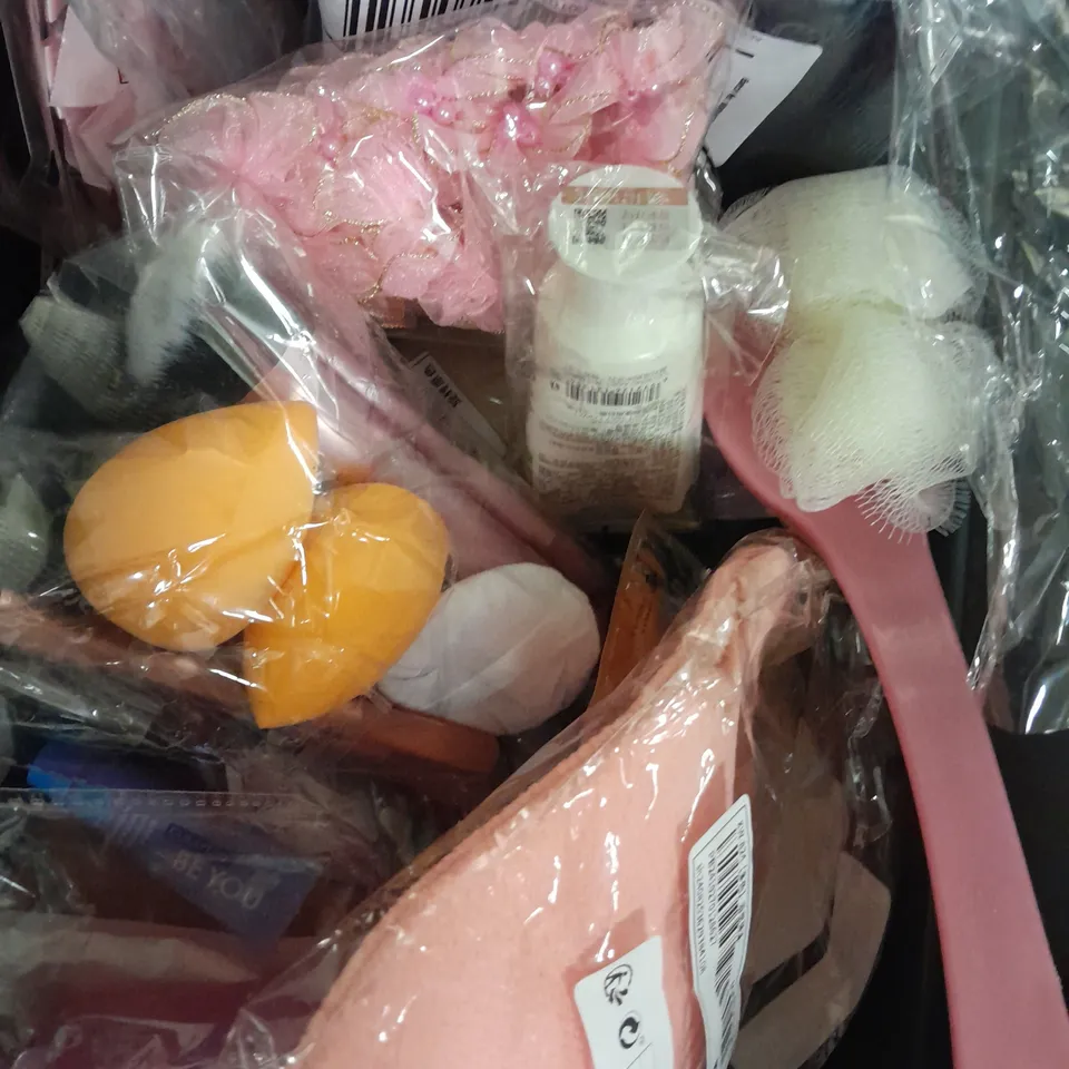 APPROX 15 ASSORTED BEAUTY PRODUCTS TO INCLUDE FLASE EYELASHES, FIELDDAY SEA SOAP BAR, THE BODY SHOP MANGO BODY BUTTER, ETC 