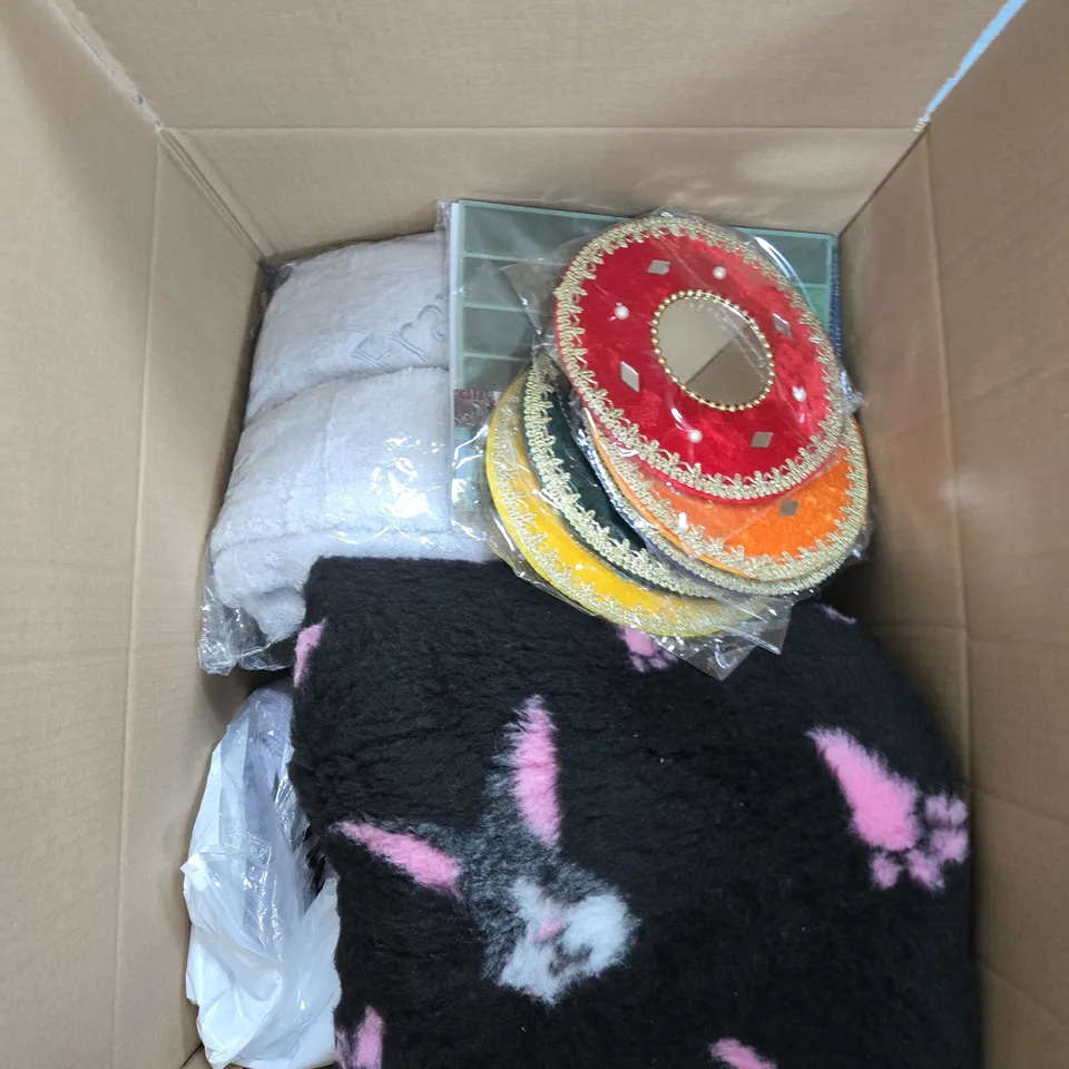 A BOX OF APROXIMATELY 15 ASSORTED ITEM TO INCLUDE DECORATTED SMALL MIRROR, WALLPAPER TILES