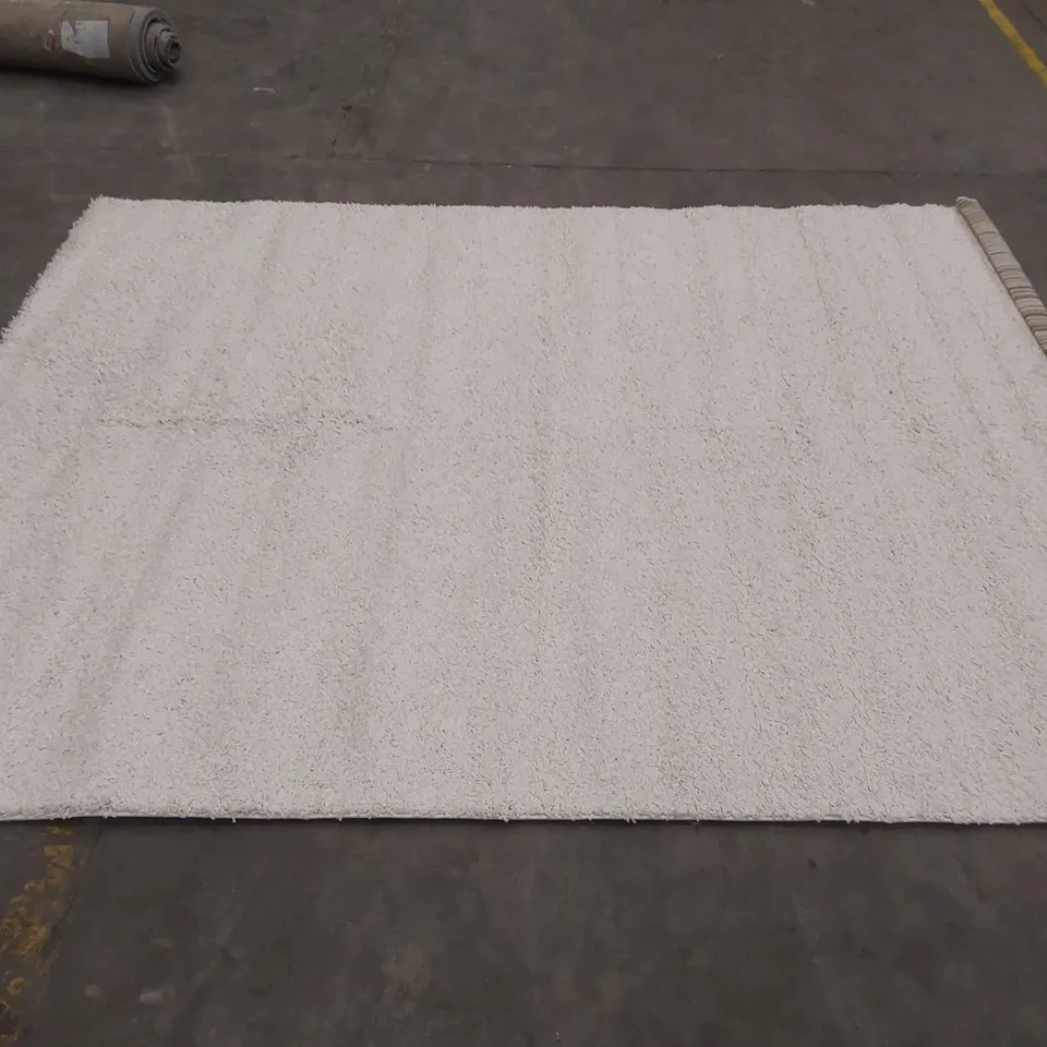 ADA SHAGGY CREAM RUG // SIZE: 240 X 320cm