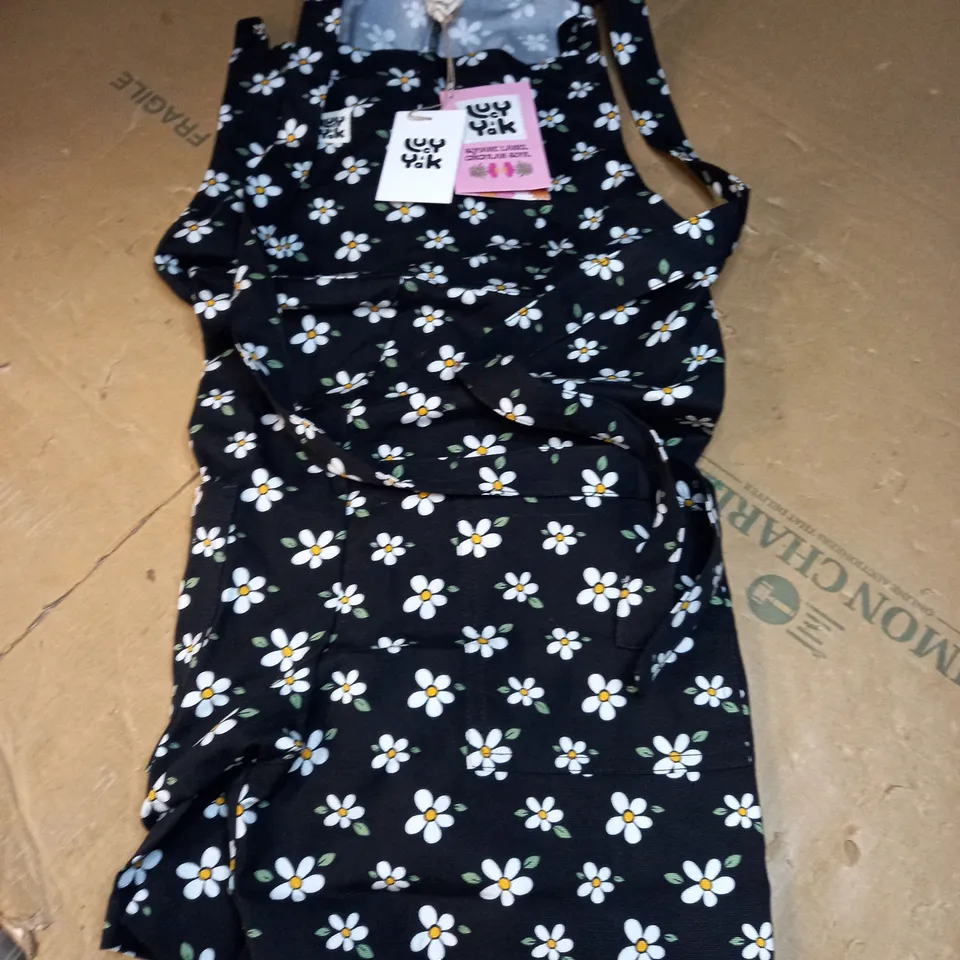 LUCY YAK ORIGINAL DUNGAREE SHORTS ORGANIC COTTON DAISY DREAM - 14R