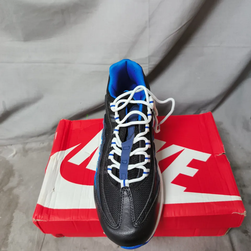 NIKE RUNNING SHOES – BLACK/BLUE ON BOX UK SIZE 9 WITH FREE PAIR OF TRAINER SOCKS