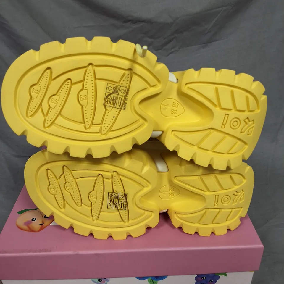 BOXED KOU FRUTTI TUTTI BANANA MILKSHAKE TRAINERS - UK 4