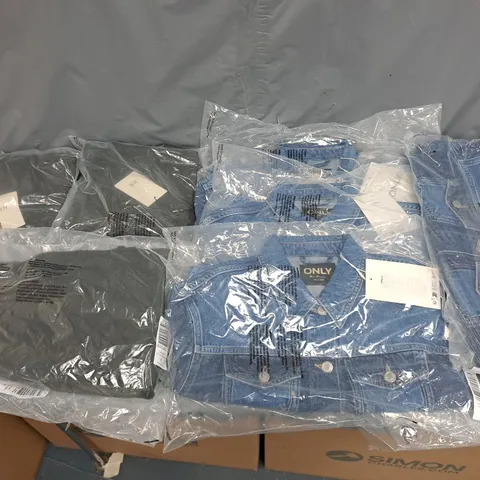 BOX OF APPROXIMATELY 10 ASSORTED BAGGED PIECES OF CLOTHING IN VARIOUS STYLES, SIZES, AND BRANDS