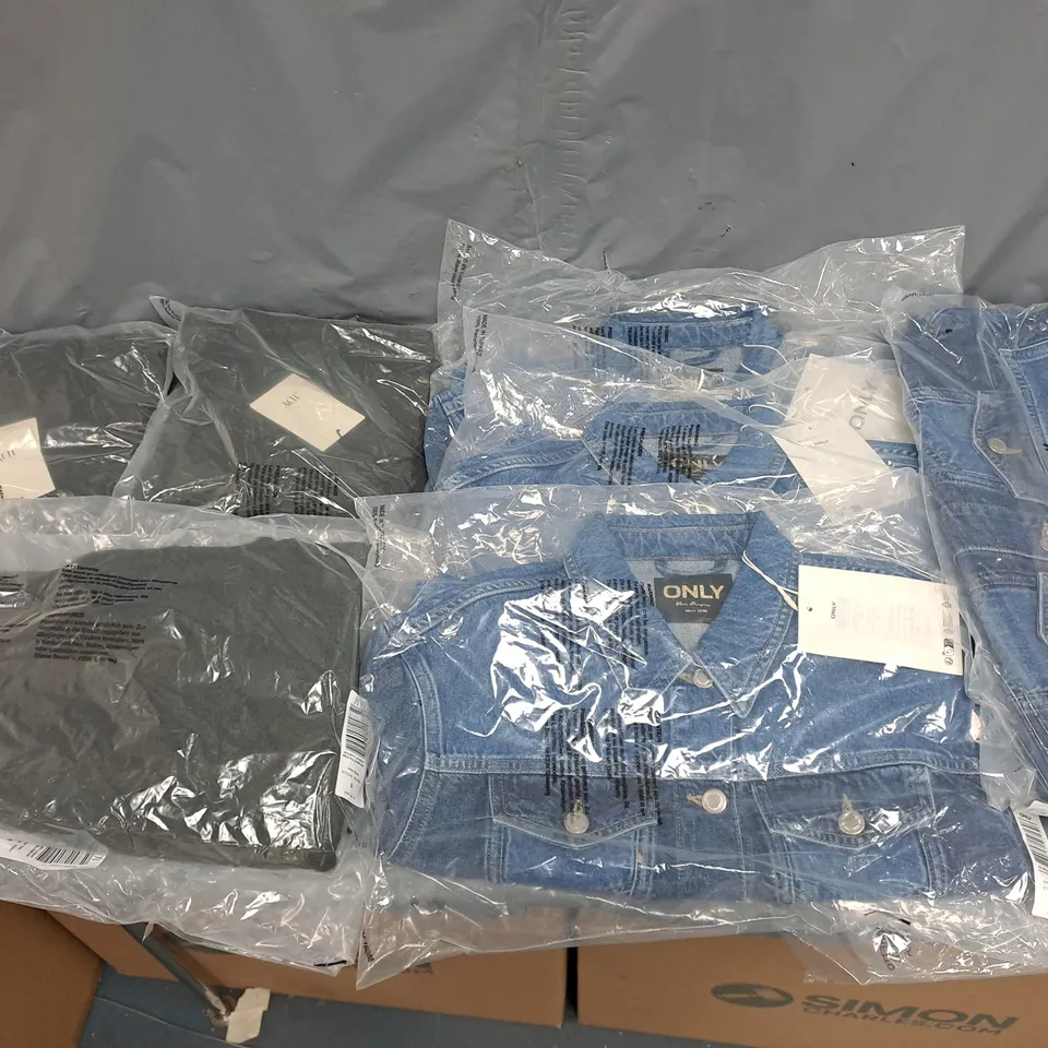 BOX OF APPROXIMATELY 10 ASSORTED BAGGED PIECES OF CLOTHING IN VARIOUS STYLES, SIZES, AND BRANDS 