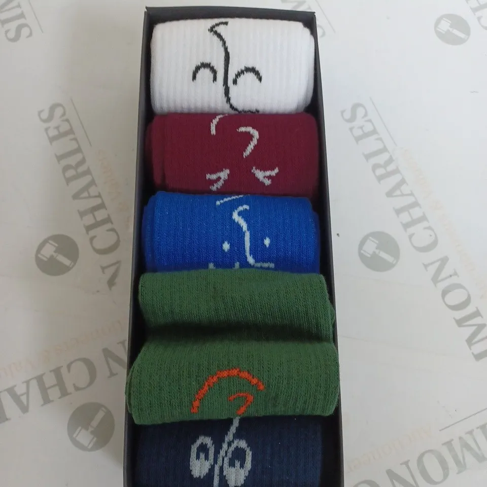 BOX OF 5 PAIRS OF FACE SOCKS 
