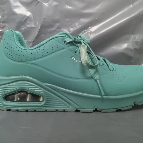 PAIR OF SKECHERS SHOES IN TEAL SIZE 4.5