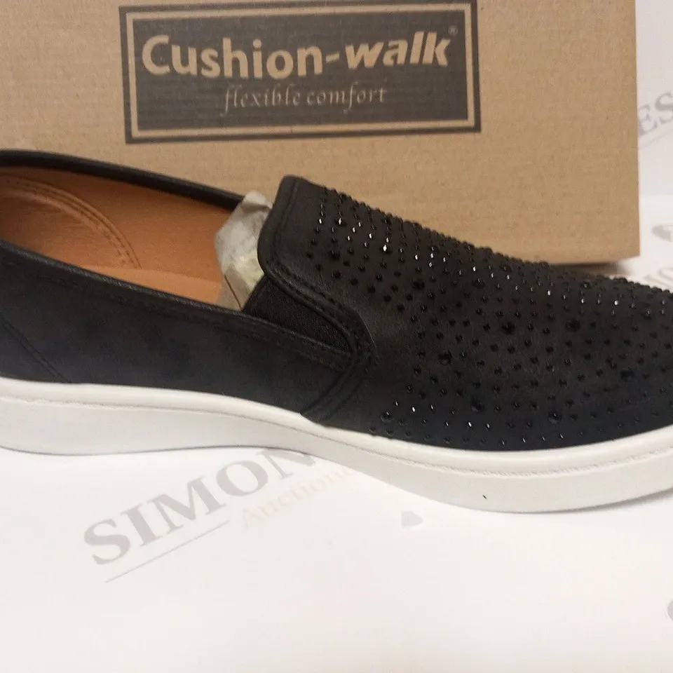 BOXED CUSHION WALK SLIP ON PUMPS IN BLACK - SIZE 8