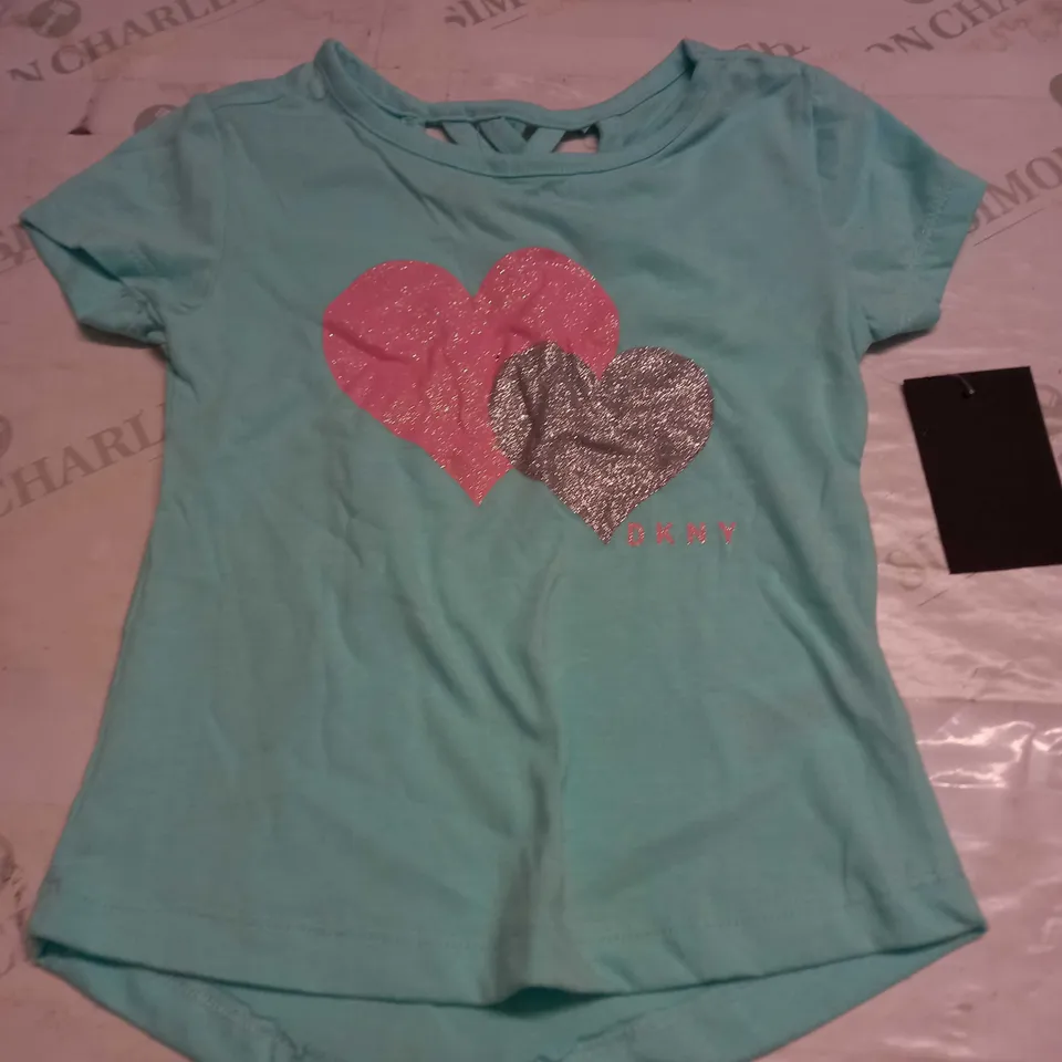 DKNY LOVE HEART GRAPHIC T-SHIRT SIZE 4
