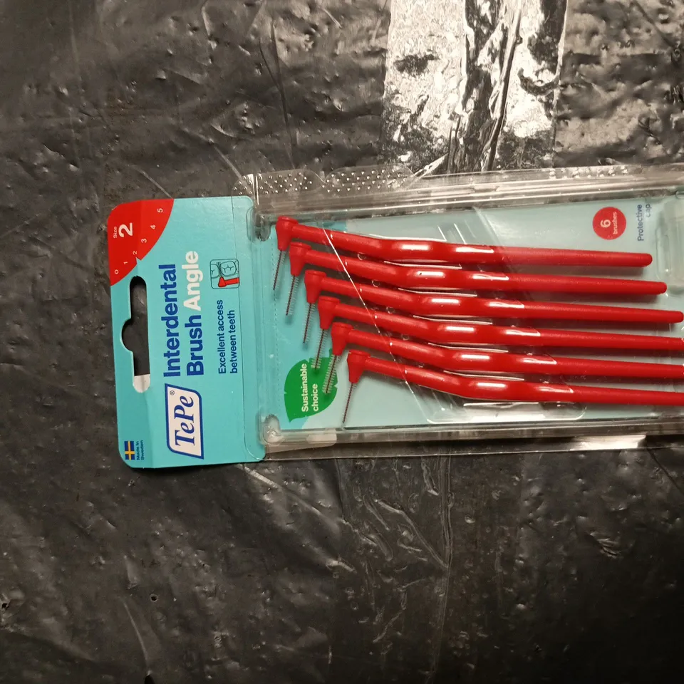 BOX OF APPROXIMATELY 25 ASSORTED ITEMS TO INCLUDE: PREGNANCY TESTS AND INTERDENTAL BRUSHES