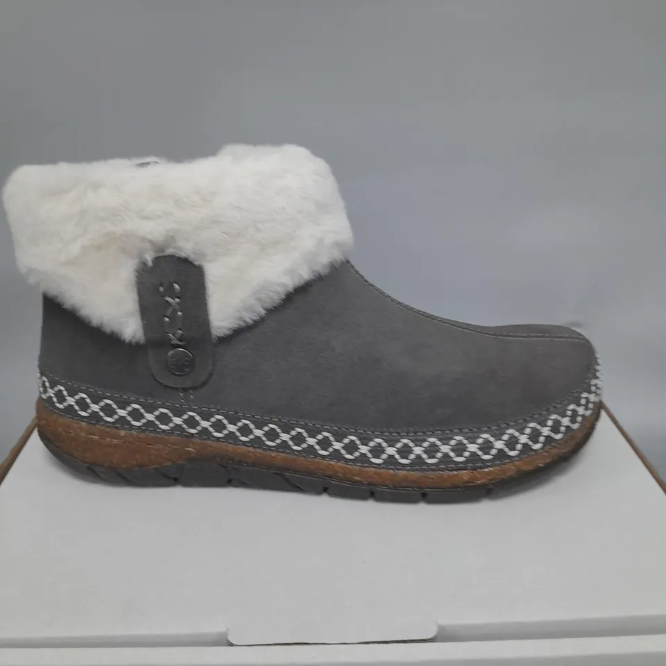 BOXED PAIR OF EARTH ORIGINS EMMALYN BOOTIES IN GREY UK SIZE 6