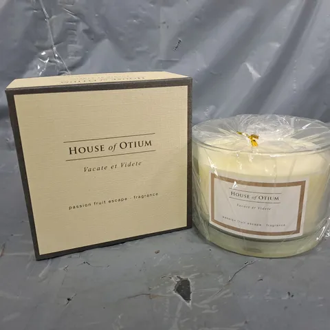 BOXED HOUSE OF OTIUM PASSION FRUIT ESCAPE FRAGRANCED CANDLE (370g)