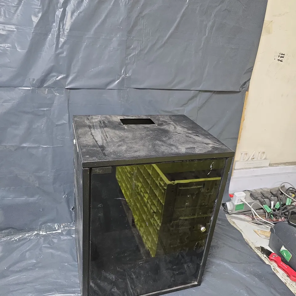 LOCKABLE COMPUTER STORAGE CASE