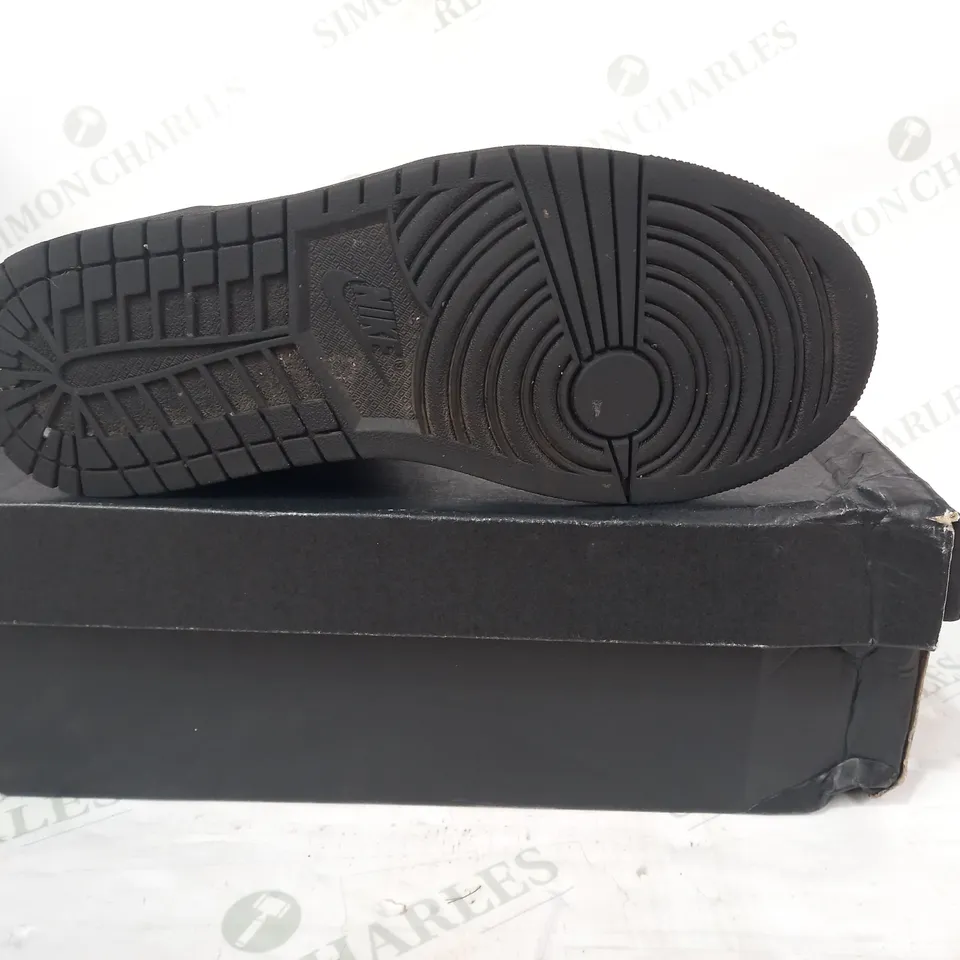 BOXED PAIR OF NIKE AIR JORDAN 1 MID SHOES IN BLACK UK SIZE 9