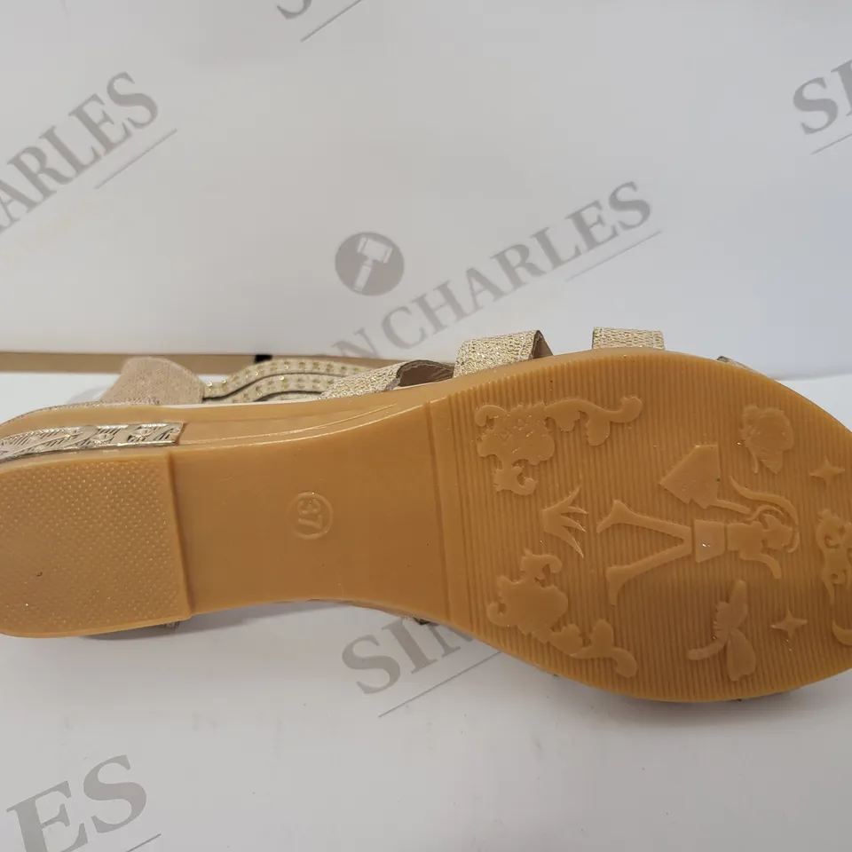 BAGGED BROWN/NATURAL JEWELLED FLAT SANDALS - SIZE 37