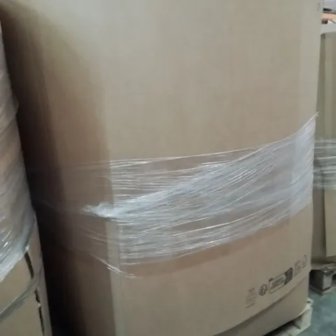 PALLET CONTAINING A LARGE QUANTITY OF PILLOWS 