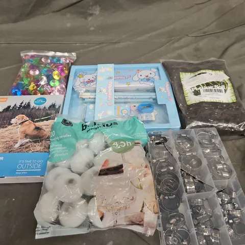TOTE OF APPROXIMATELY 10 ASSORTED HOUSEHOLD ITEM TO INCLUDE FLOATING CANDLES, TRAINING LEAD FOR DOGS AND STATIONARY SET