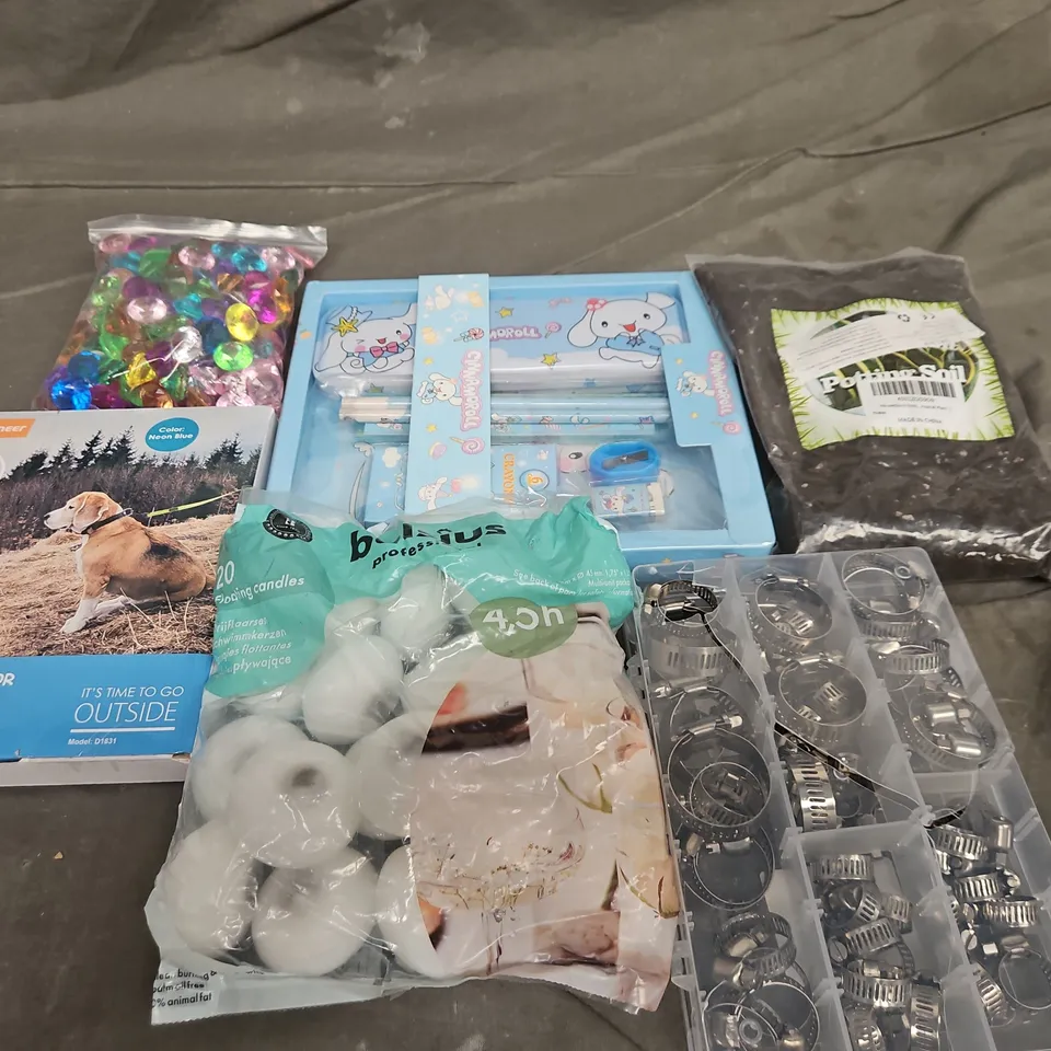 TOTE OF APPROXIMATELY 10 ASSORTED HOUSEHOLD ITEM TO INCLUDE FLOATING CANDLES, TRAINING LEAD FOR DOGS AND STATIONARY SET