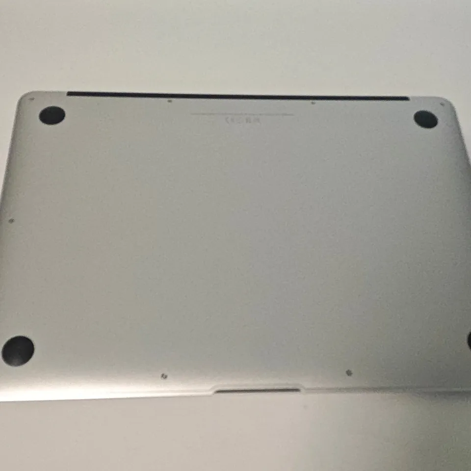 UNBOXED APPLE MACBOOK AIR I-7 8GB/256GB IN SILVER - A1466