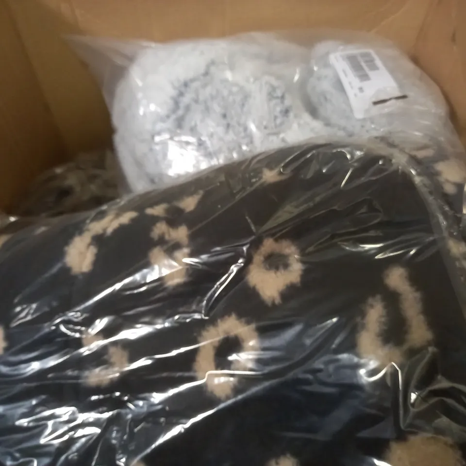 10 ASSORTED CLOTHING ITEMS TO INCLUDE JACKETS, FLEECES, SHACKETS, ETC