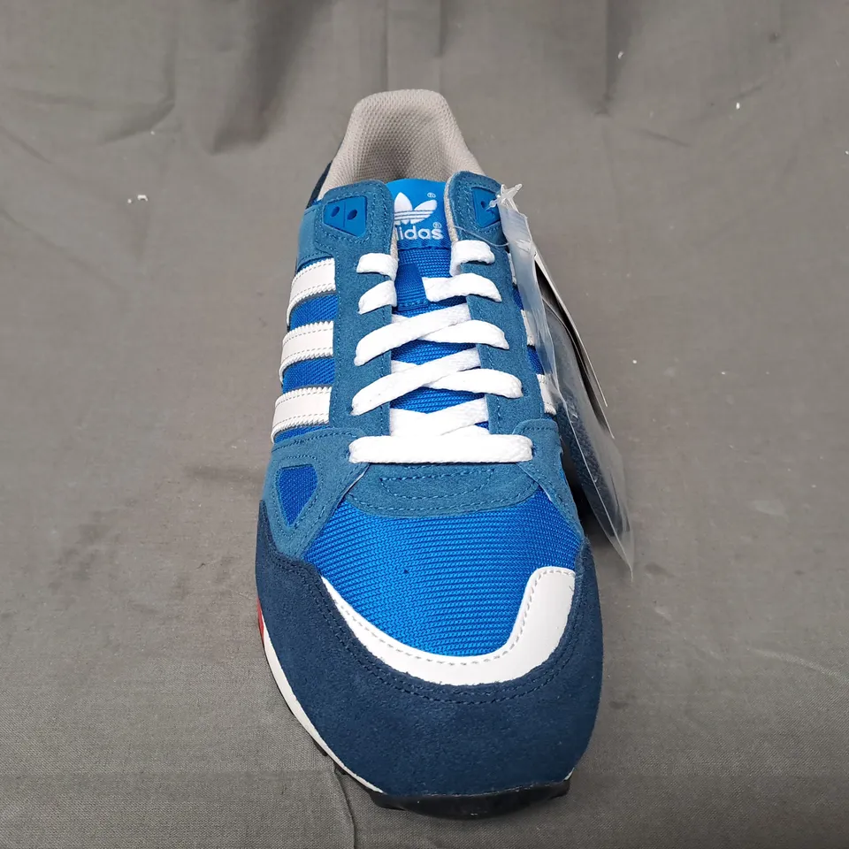 BOXED PAIR OF ADIDAS ZX750 SHOES IN BLUE/WHITE/RED UK SIZE 10