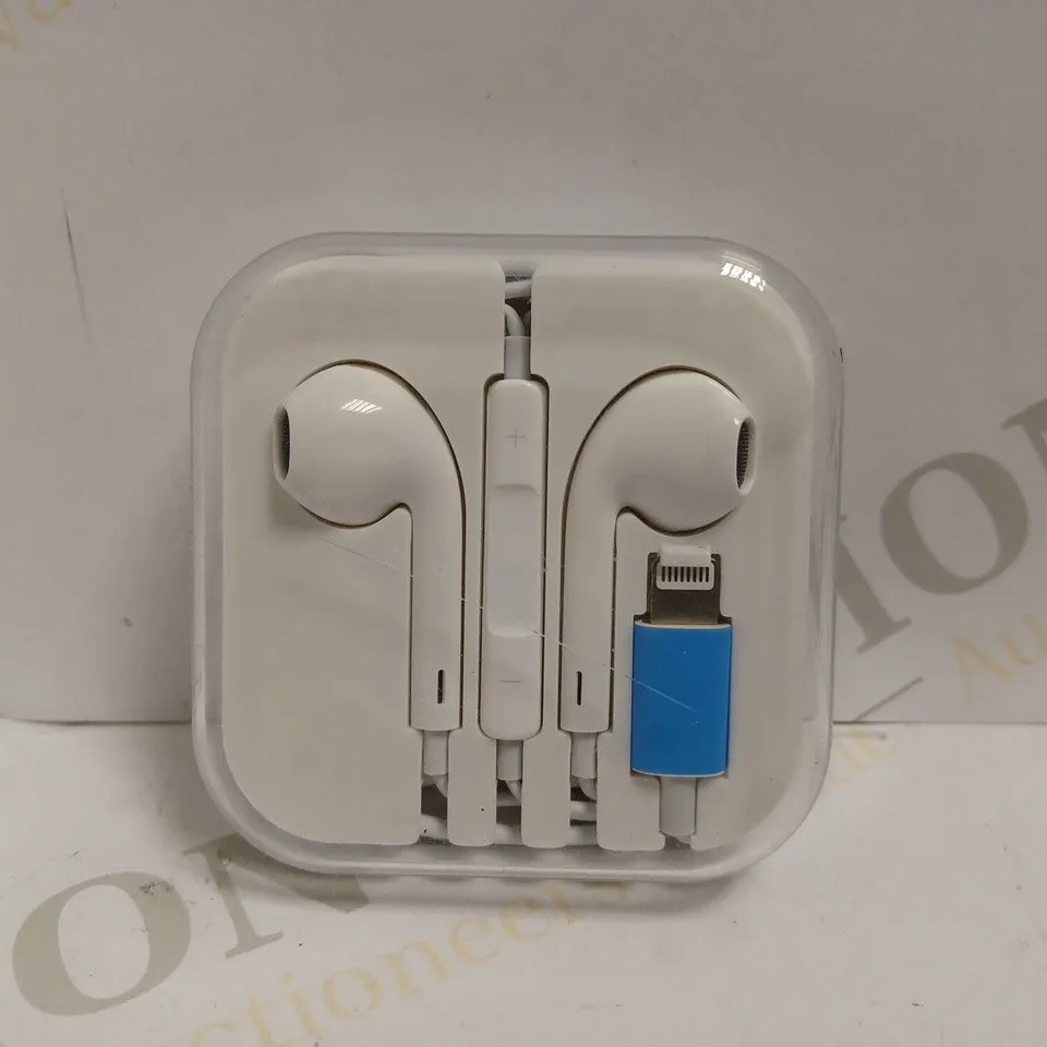 BOXED WHITE WIRED EARBUDS WITH LIGHTENING CONNECTION