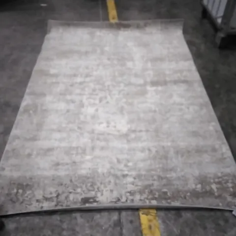 ABSTRACT AREA RUG APPROXIMATELY 220X156CM