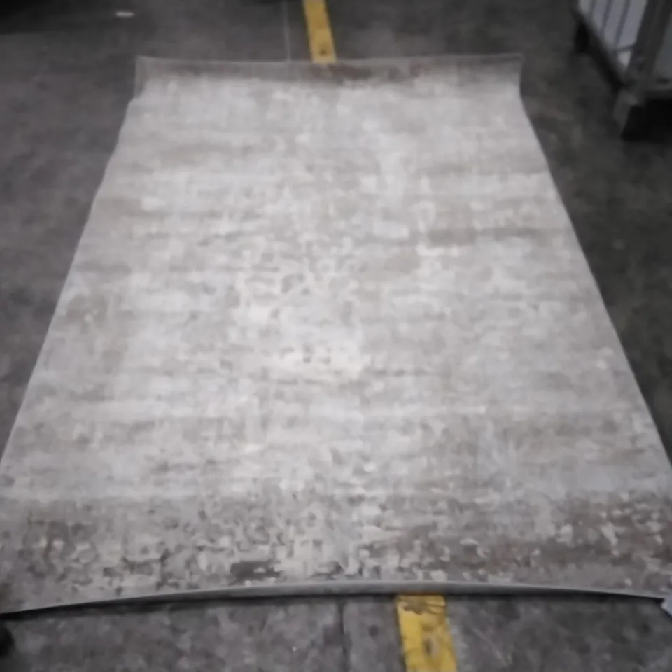 ABSTRACT AREA RUG APPROXIMATELY 220X156CM