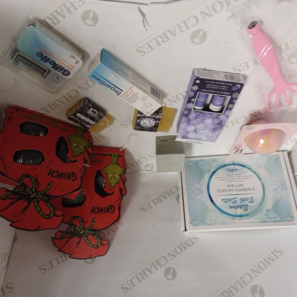 LOT OF APPROXIMATELY 10 HEALTH AND BEAUTY ITEMS TO INCLUDE BATH SALTS, LUMIN FACE MOISTURIZER