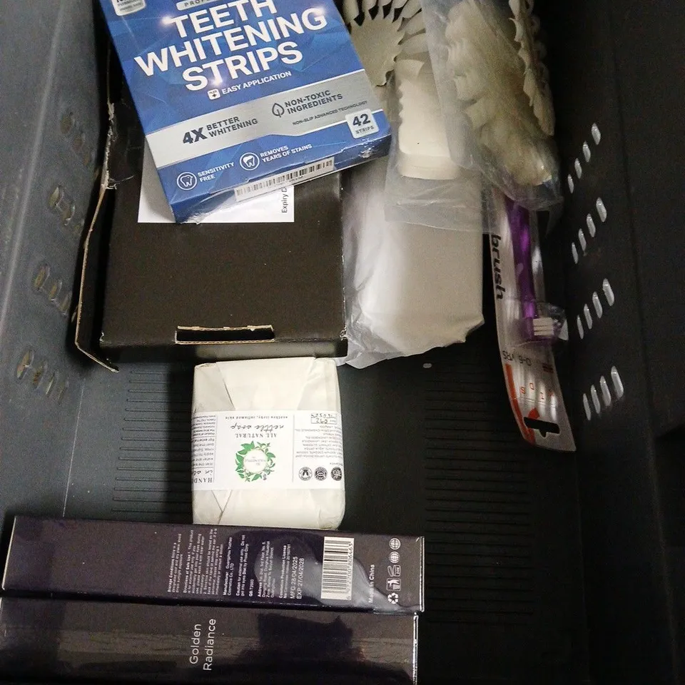 APPROXIMATELY 20 ASSORTED HEALTH & BEAUTY PRODUCTS TO INCLUDE CERAVE BLEMISH CONTROL GEL, GIVE ME CONDITIONER, WILD LIP BALM REFILL, ETC