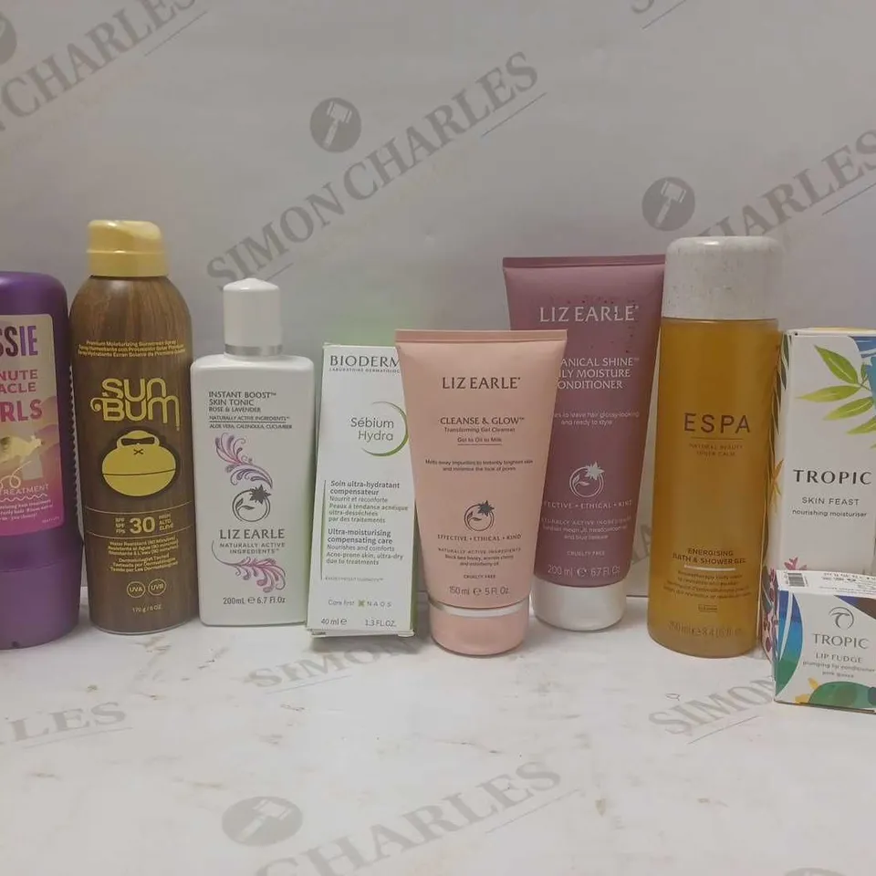 LOT OF APPROX 12 ASSORTED BEAUTY PRODUCTS TO INCLUDE AUSSIE DEEP TREATMENT, LIZ EARLE SKIN TONIC, ESPA SHOWER GEL, ETC 