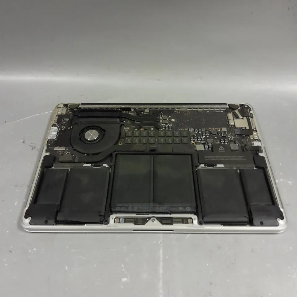 APPLE MACBOOK PRO - A1493