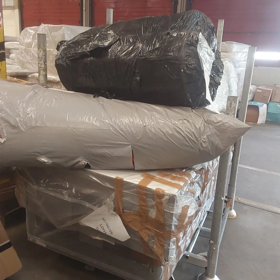 STILLAGE CONTAINING APPROXIMATELY 2 ASSORTED DIVAN BASE PARTS, 3 MATTRESSES // STILLAGE NOT INCLUDED