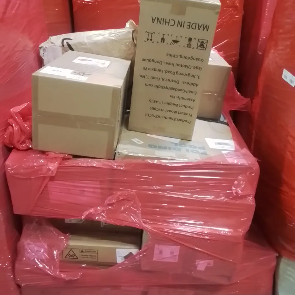 PALLET CONTAINING LARGE QUANTITY OF BOXED LIGHTED CHRISTMAS 4FT REINDEER & SLEIGH SETS, EXERCISE MACHINES ECT.