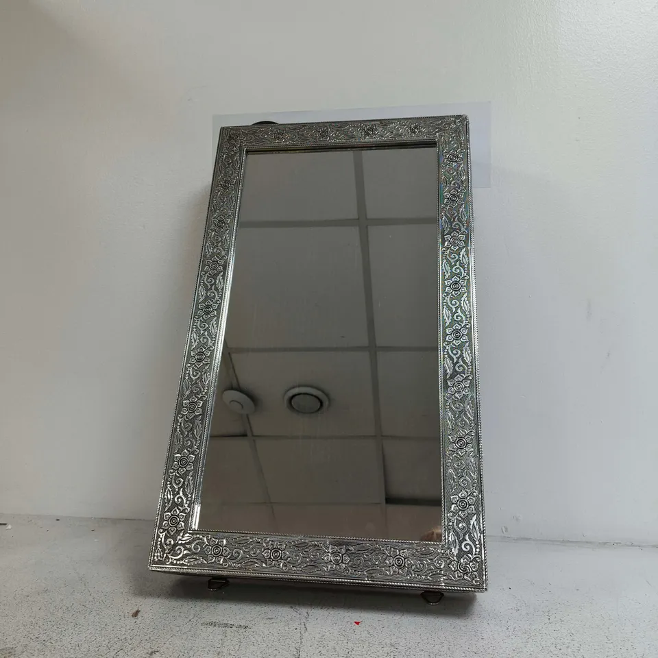 LIVMORE STATIONARY BOX WITH MIRROR