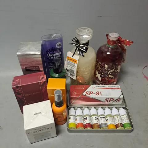 APPROXIMATELY 20 ASSORTED COSMETIC PRODUCTS TO INCLUDE - BAYLIS & HARDING LUXURY CREAM BATH BUBBLES - MO BROS BEARD OIL - ORIGINS GINZING SPF 30 MOISTURISER - ETC - COLLECTION ONLY