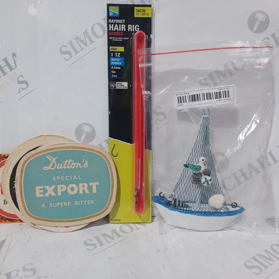 APPROXIMATELY 15 ASSORTED HOUSEHOLD ITEMS TO INCLUDE DECORATIVE BOAT, BAYONET HAIR RIG, BEER MATS, ETC