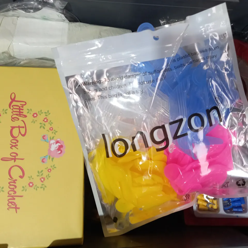 LOT OF APPROXIMATELY 10 ASSORTED HOUSEHOLD ITEMS TO INCLUDE DRINKING STRAWS, TAPE MEASURE, WIRELESS MOUSE, ETC