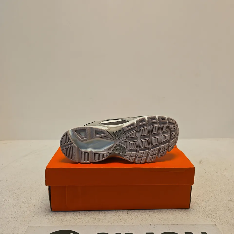 NIKE INITIATOR LD00 SNEAKERS – UK 6 (EU 40) – WHITE/PLATINUM