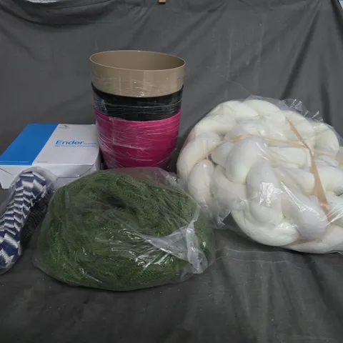 APPROXIMATELY 15 ASSORTED HOUSEHOLD PRODUCTS TO INCLUDE ARTIFICIAL PLANTS, DOG TOYS AND PLASTIC BOWLS