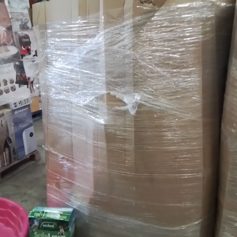 PALLET CONTAINING A LARGE QUANTITY OF GARDEN PRODUCTS AND ITEMS TO INCLUDE;INCINERATOR,SANDPIT,LAWN FEEDER