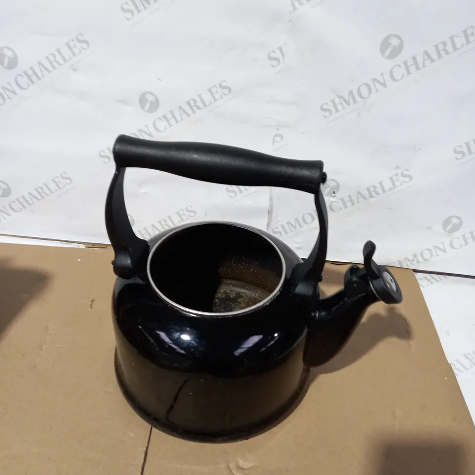 LE CREUSET TRADITIONAL STOVE-TOP KETTLE WITH WHISTLE, SUITABLE FOR ALL HOB TYPES, 2.1 L, BLACK